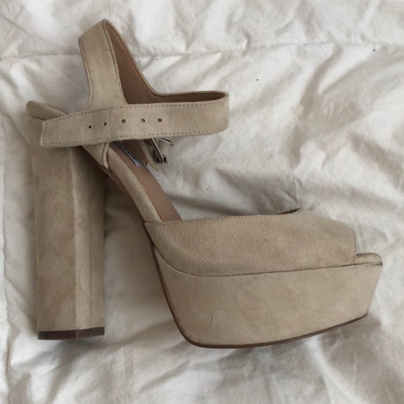 !!SOLD!! STEVE MADDEN Jillyy Platform Sandals - Picture 7 of 8